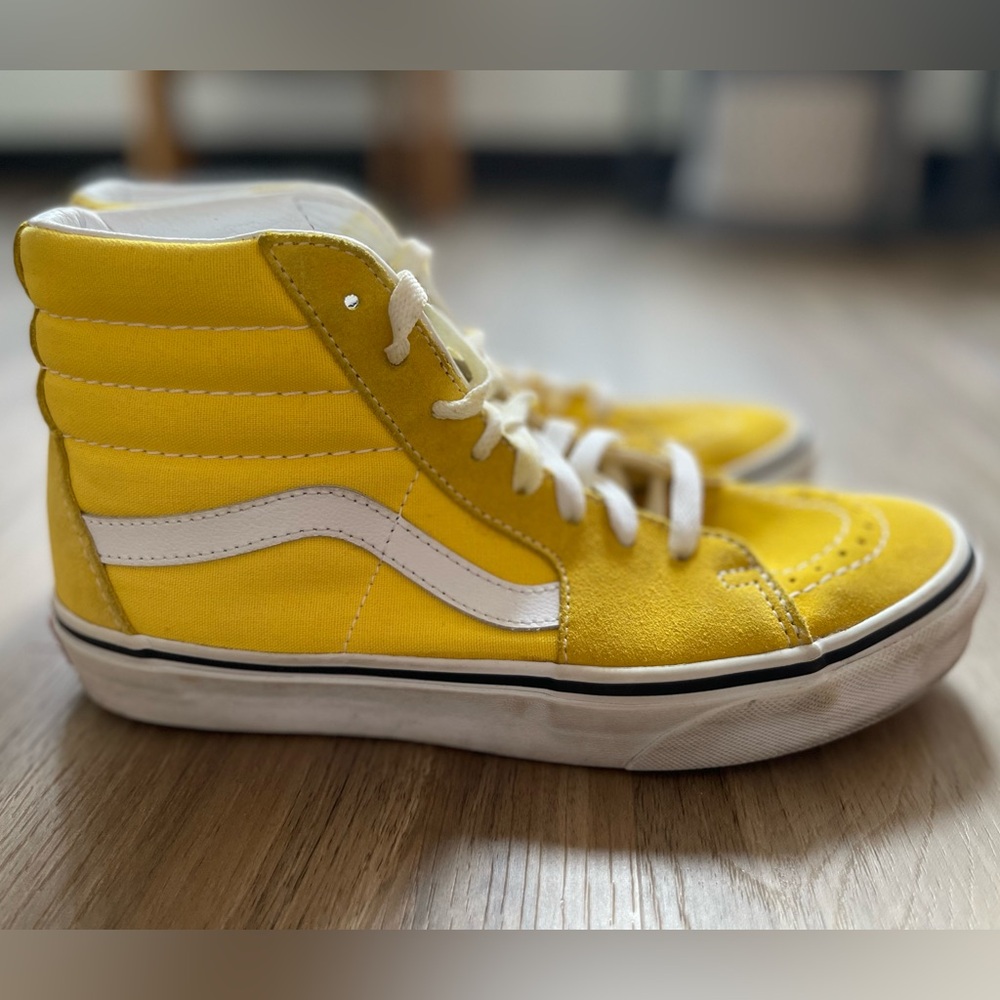 Vans Sk8-Hi Skate Shoes
Cyber Yellow & White
Suede toe and trim with Canvas - Picture 2 of 6